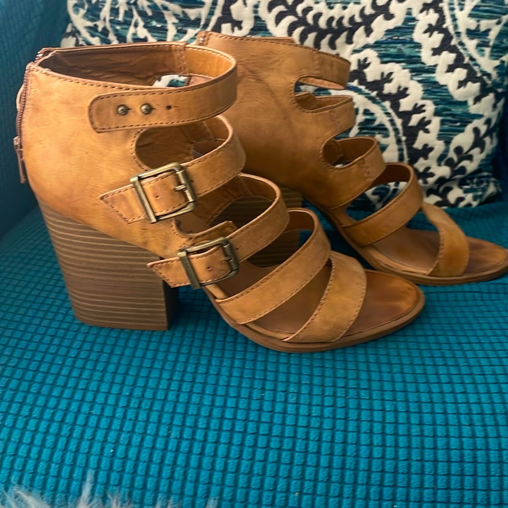 Host Pick 7-17-24 Chunky Tan Heel Size 10